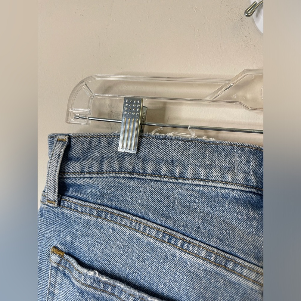 Abercrombie & Fitch Curve Love The ‘90s Straight Ultra High Rise Vent Hem Jeans - Picture 7 of 11